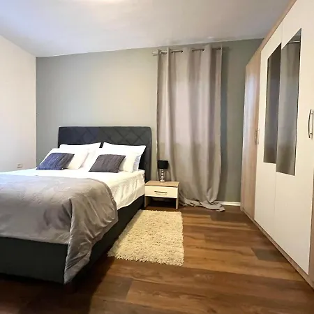 Apartmán Domus Lauri *