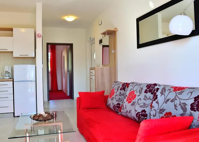 Domus Lauri Apartment *